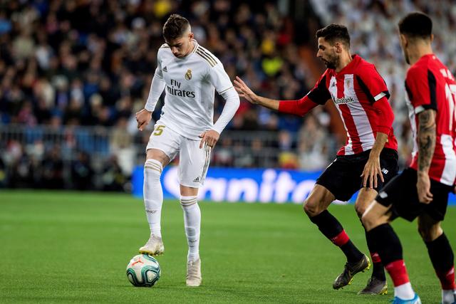 拜仁官方向巴黎道歉 球迷拉横幅未得到拜仁授权