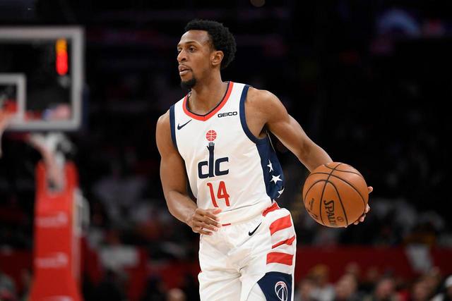 曼联又挖到宝！22岁天才新星踢爆曼城 合同只剩半年