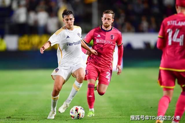 英超-小克鲁伊维特点射 曼联主场0-3伯恩茅斯